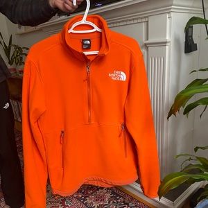 North Face quarter zip. Men’s Small.